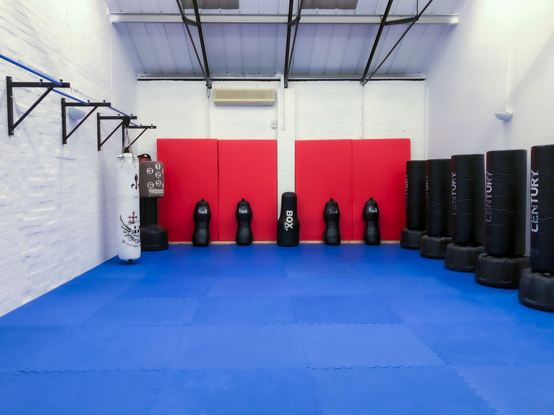 glos-dragons-room-2